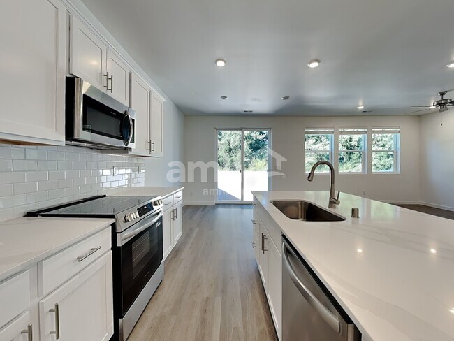 Photo - 5335 Turnstone St SE