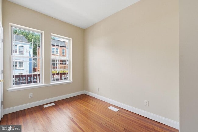 Photo - 720 Gresham Pl NW