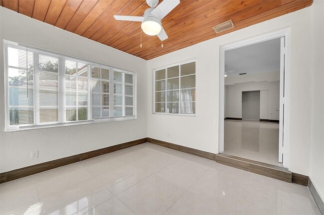 Photo - 330 SW 48th Ave