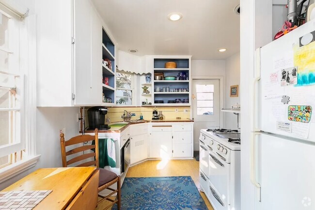 Kitchen - 2353 Duane St Rental