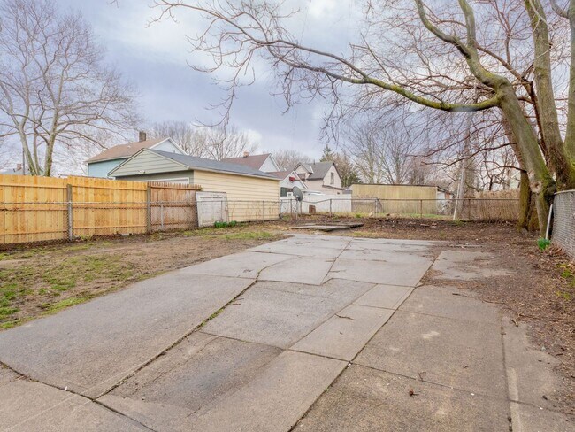 Photo - 5814 Prosser Ave Unidad 5814 Prosser Ave - DN Rear