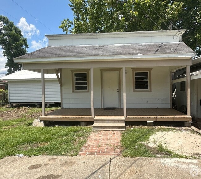 Building Photo - Completely Renovated 2-bedroom home in Laf...