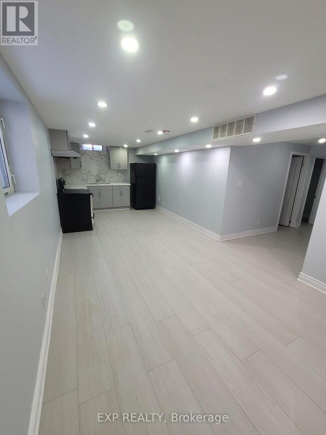 Photo - 4372 Heathgate Crescent