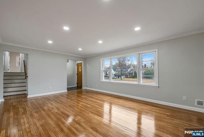 Photo - 164 Jeffer Ct