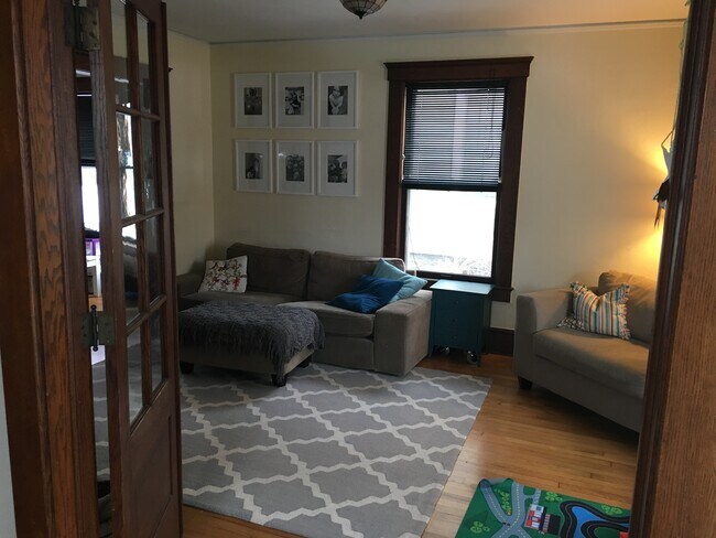 Living Room - 426 S 7th St