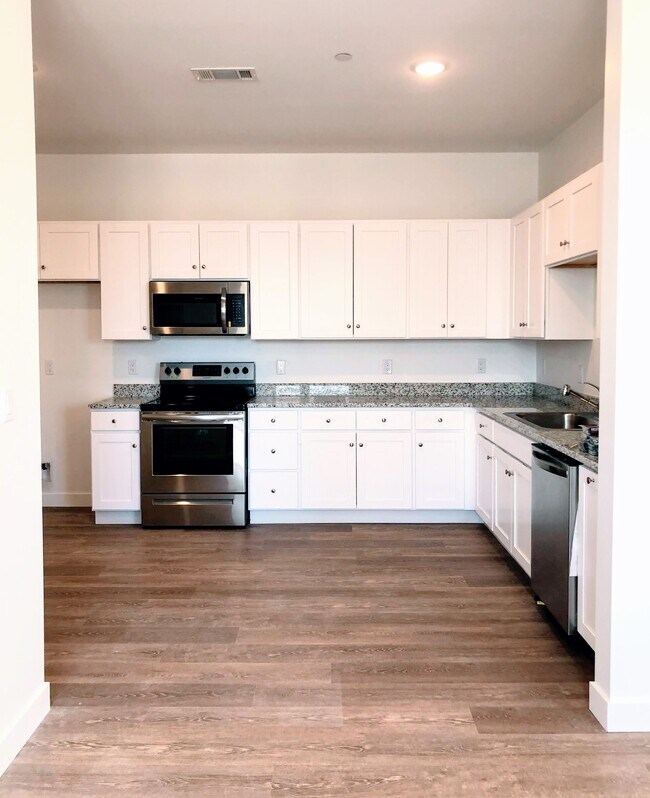 Photo - 30 Veterans Memorial Pky