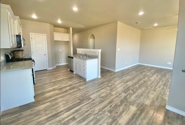 Photo - Upscale Flair Located in Burgamy Park!