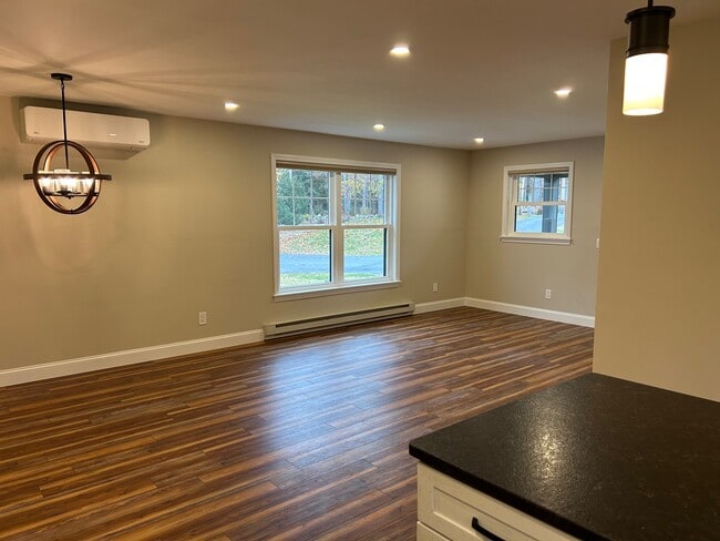 Building Photo - 393 Pleasant Valley Rd Unit 393A Pleasant Valley