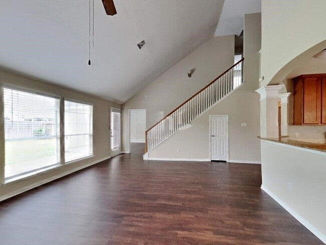 Photo - 439 Pinewood Ridge Dr