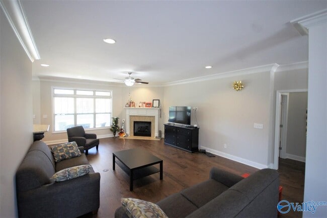 Photo - 196 Fernbridge Blvd