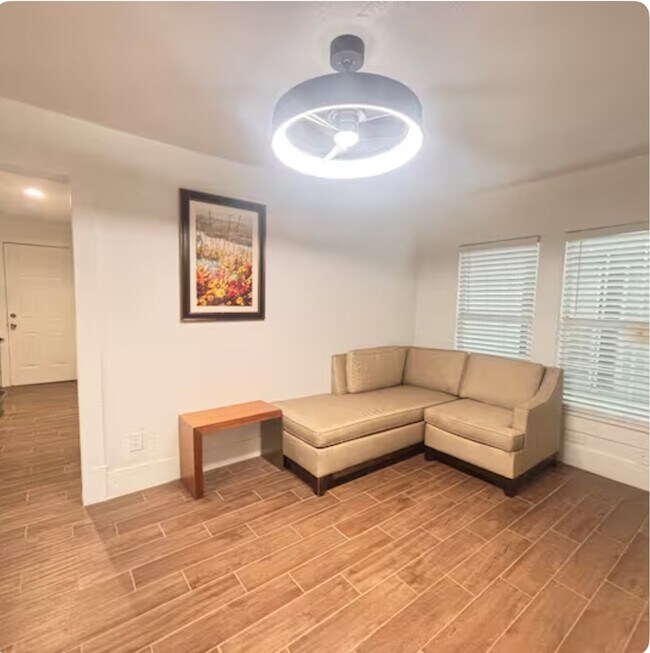 Photo - 7427 Avenue H Unidad 1