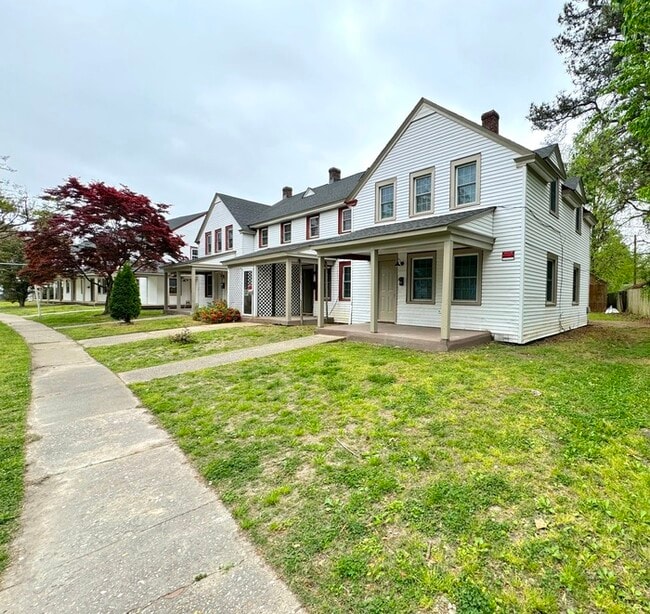 COME MEET YOUR NEW HOME! 2 BEDROOM APARTMENT IN PORTSMOUTH FOR RENT