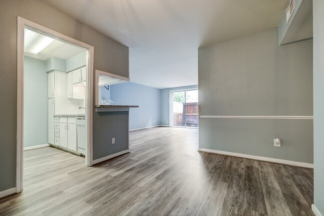 Photo - 4633 Wild Indigo St Unit 542