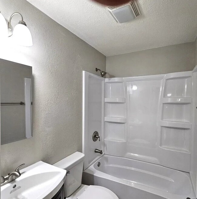 Photo - 28 Jamestown Dr