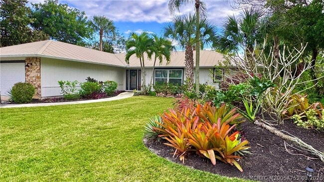 Photo - 323 SW Ridge Ln