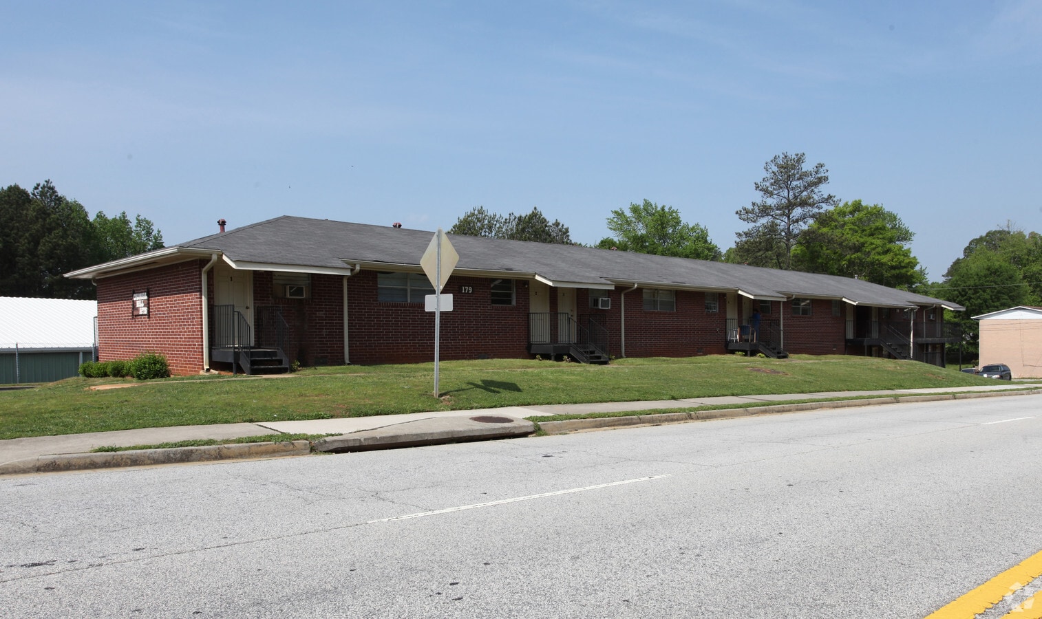 Photo - Colonial Hill Apartments