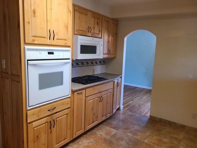 Photo - 4 Bedroom, 2 Bathroom! Lovely Home!
