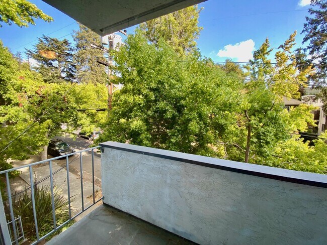 Photo - 635 El Dorado Ave