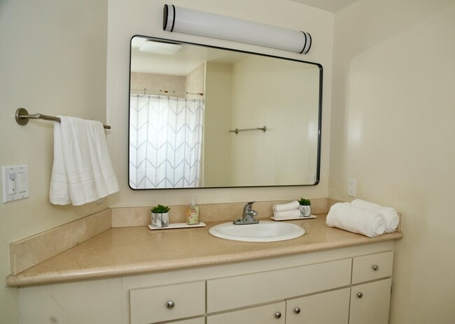 Photo - 748 Kansas St