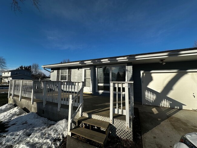 Building Photo - 1837-1837 Post Rd Unit 1835 E. Post Rd.