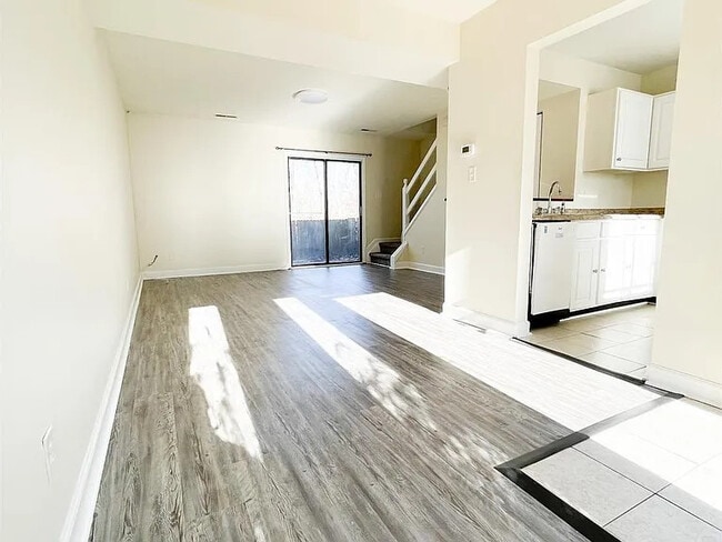 Photo - 1444 Tenbury Dr