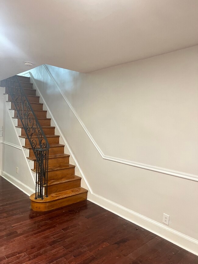 Photo - 1438 Van Kirk St