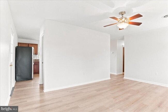 Photo - 102 Linwood Ct