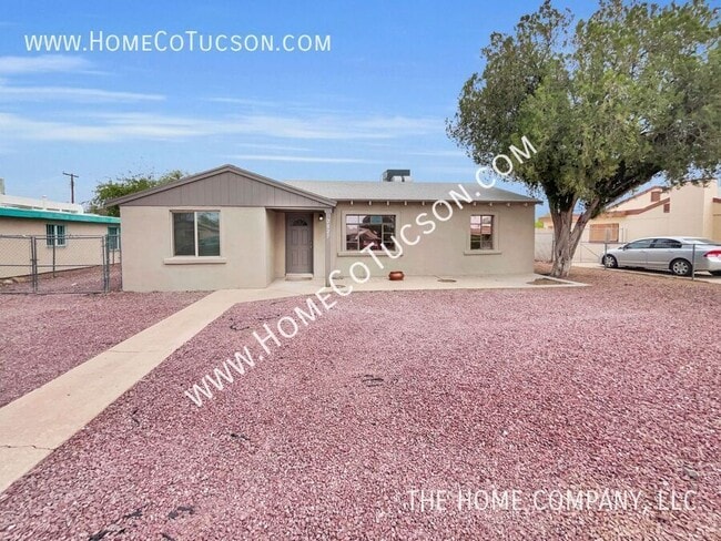 2027 S.MIRAMONTE STRAVANUE- - 2027 S.MIRAMONTE STRAVANUE- House