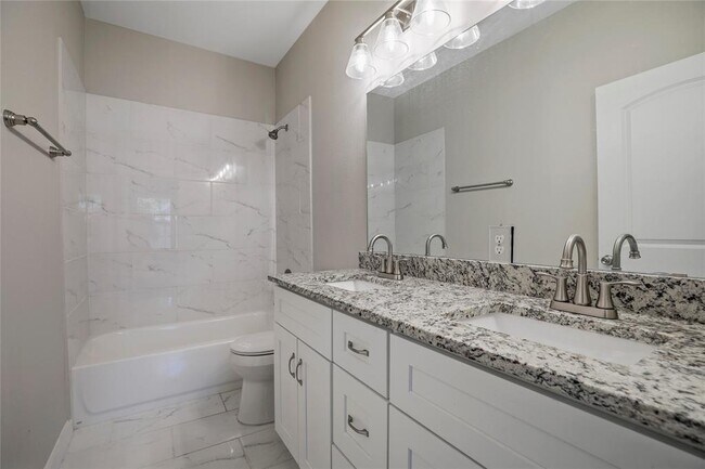 Photo - 4615 Cherbourg St