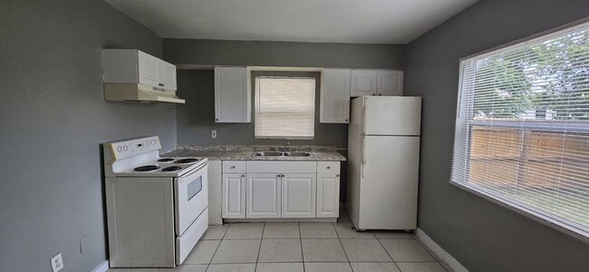 Photo - Cozy 2 bedroom/1 bathroom Single family home in the heart of Ybor!