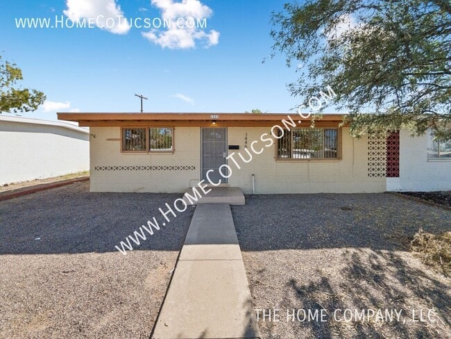 Building Photo - 1446 E Iowa Dr