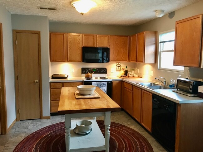 Cocina - 122 Shay St