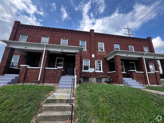 Building Photo - 840-840 E Whittier St Rental