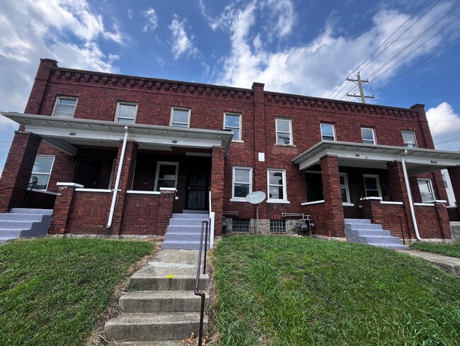Photo - 840-840 E Whittier St Apartment