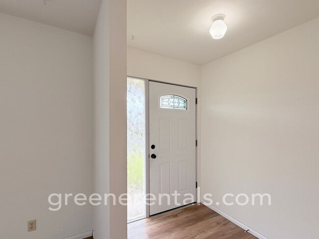 Photo - Charming 2BD/ 1BA Duplex in Montesano