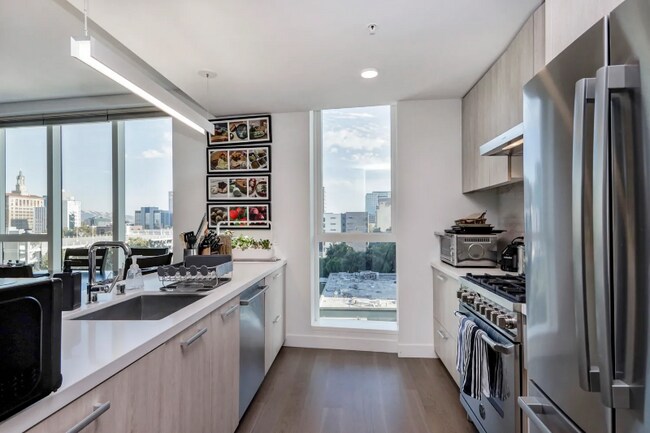 Photo - 188 W St James St Unit 10819