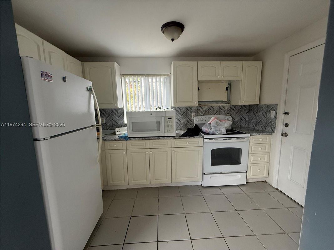 Photo - 1853 SW 17th St