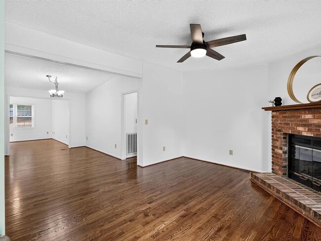 8 Wedgewater Ct