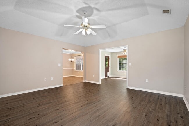 Photo - 165 Robbins Blvd