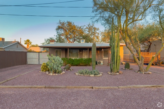 Building Photo - 2618 N Edith Blvd Rental