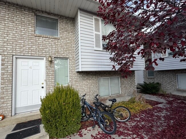 Building Photo - 41 400 S