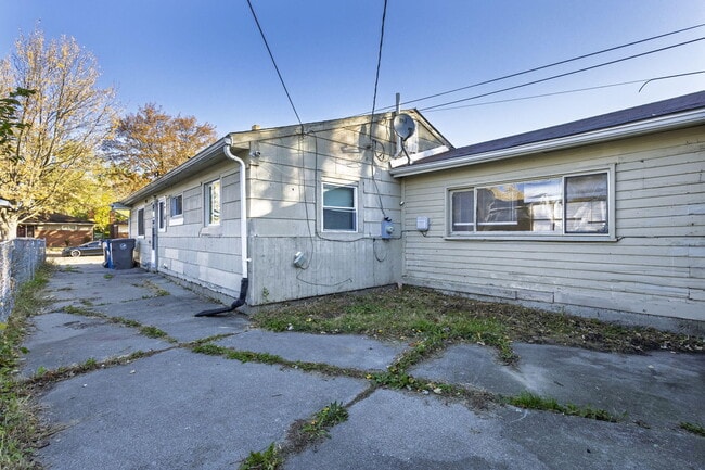 Photo - 30061 Hazelwood St