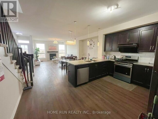 Photo - 100 Escarpment Cres