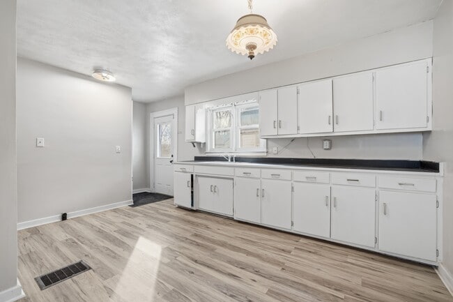 Photo - 1843 Ohio Ave