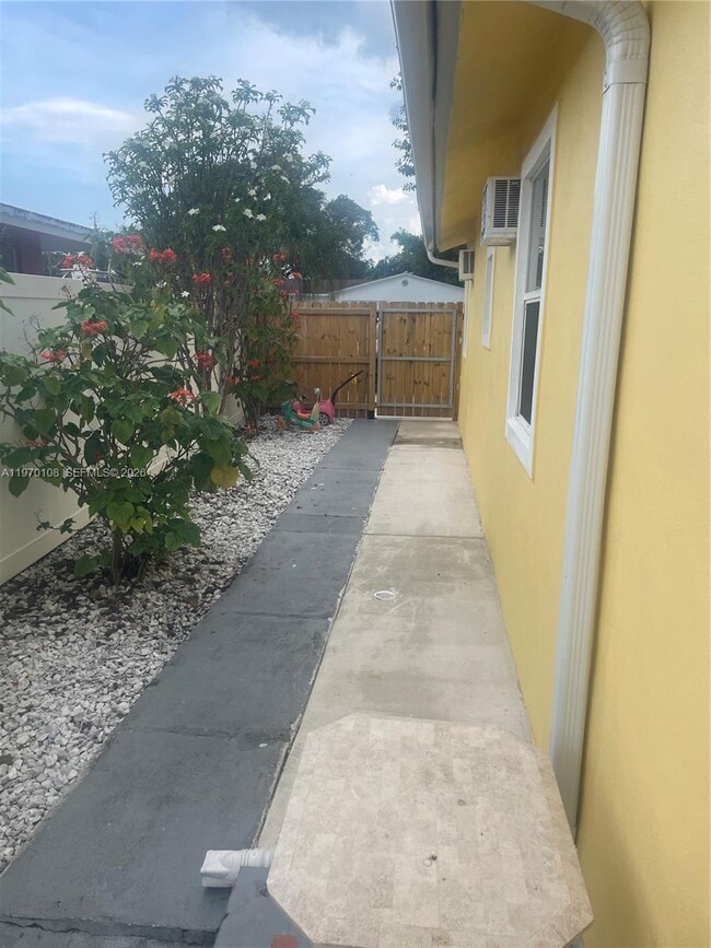 Photo - 1935 Liberty St Unidad 2