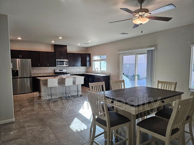 Building Photo - 1171 Twincrest Ave Unit Room Four