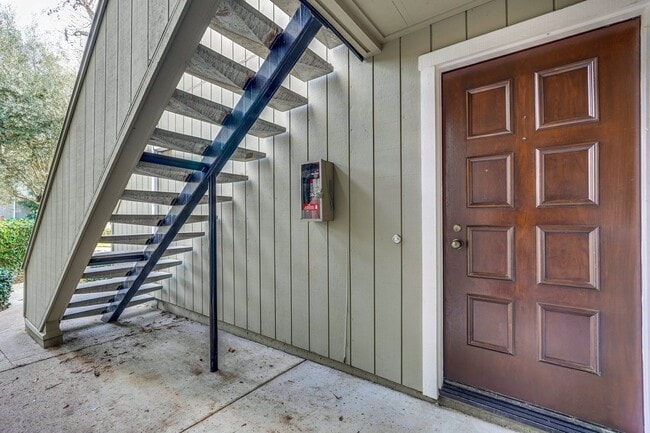 Photo - 2/2 Downstairs Condo in a Great Location Nestled Behind EBAY in The Hamilton Corners Community