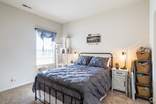 2BR, 2BA - 1,093 SF