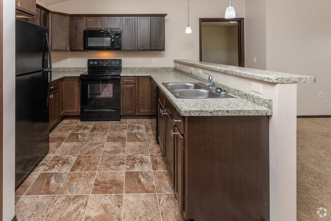 2BR, 2BA - 935SF