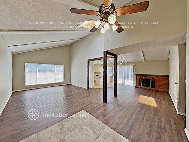 2725 Greenleaf Ave